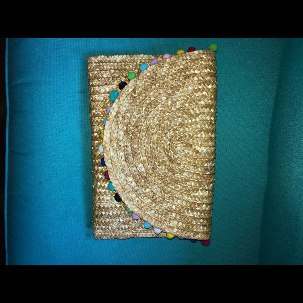 Straw clutch with Pom Pom details